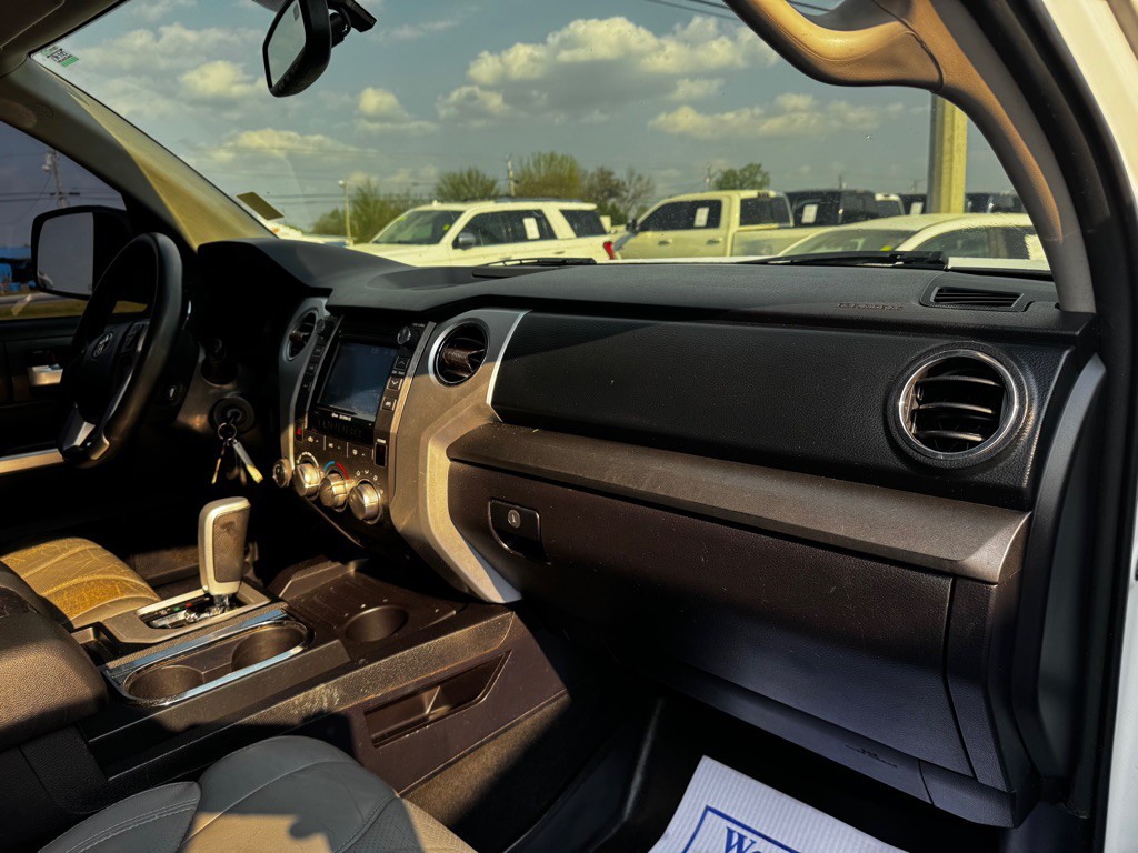 2015 Toyota Tundra Image 26
