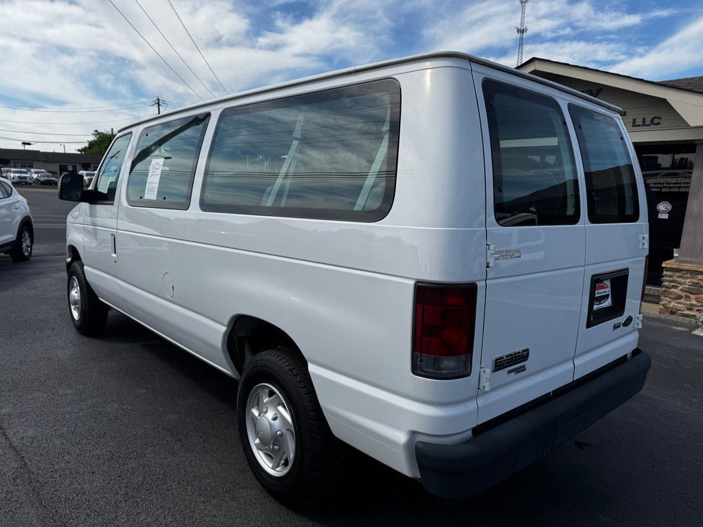 2011 Ford Econoline Image 3