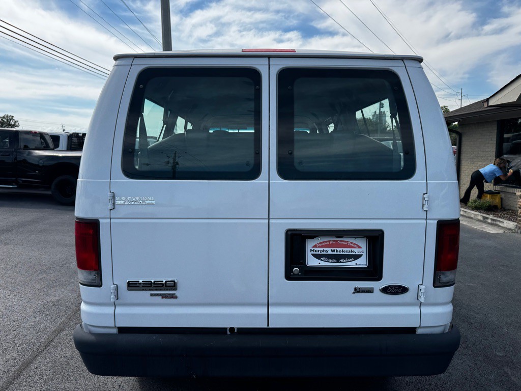 2011 Ford Econoline Image 4