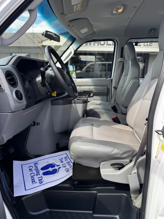 2011 Ford Econoline Image 11