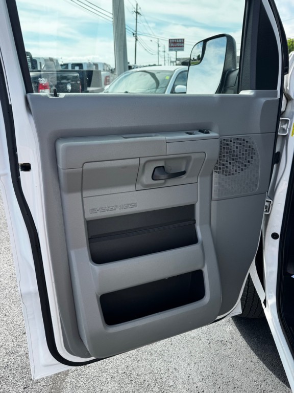 2011 Ford Econoline Image 16