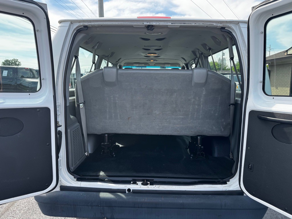 2011 Ford Econoline Image 17