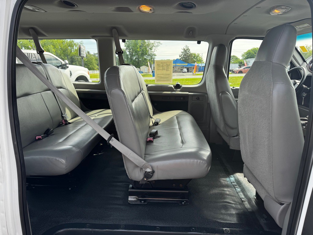 2011 Ford Econoline Image 18