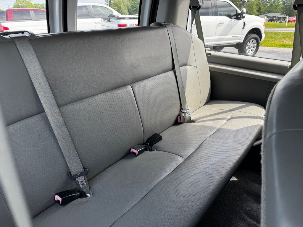 2011 Ford Econoline Image 20