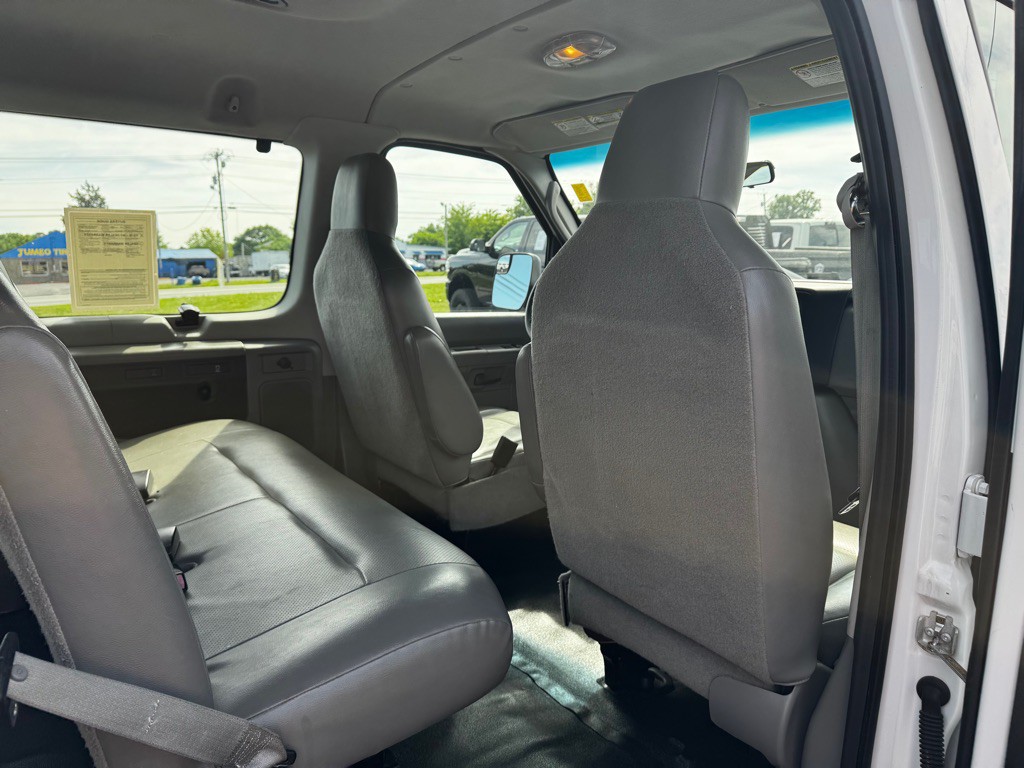 2011 Ford Econoline Image 21