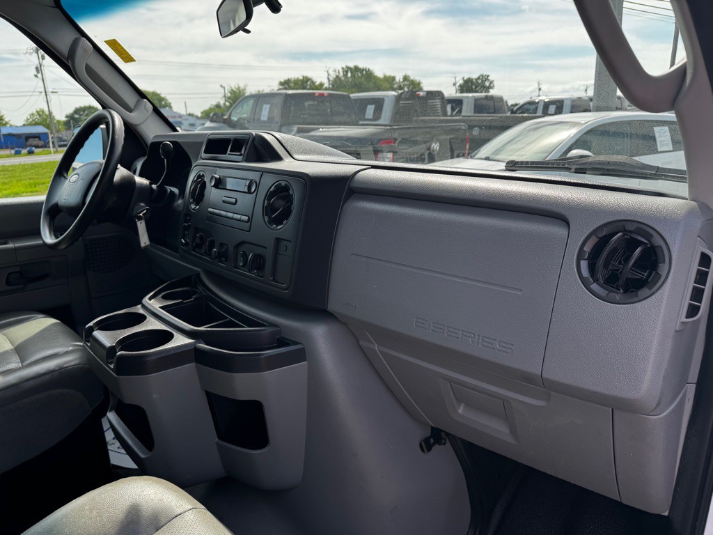 2011 Ford Econoline Image 23