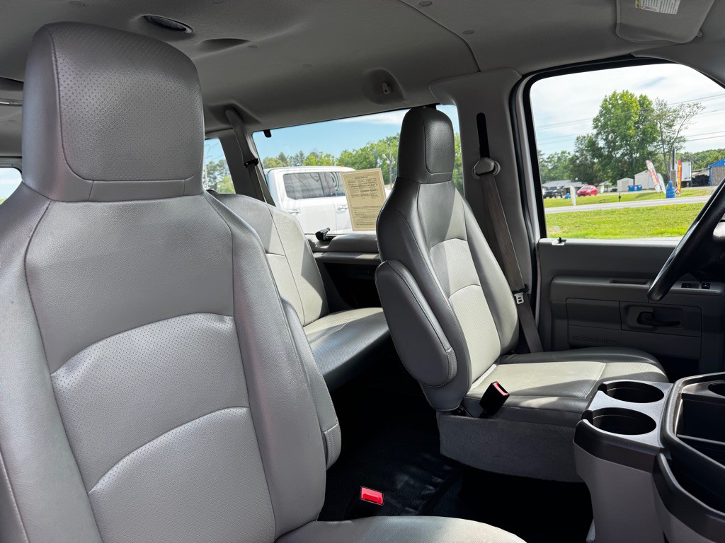 2011 Ford Econoline Image 24
