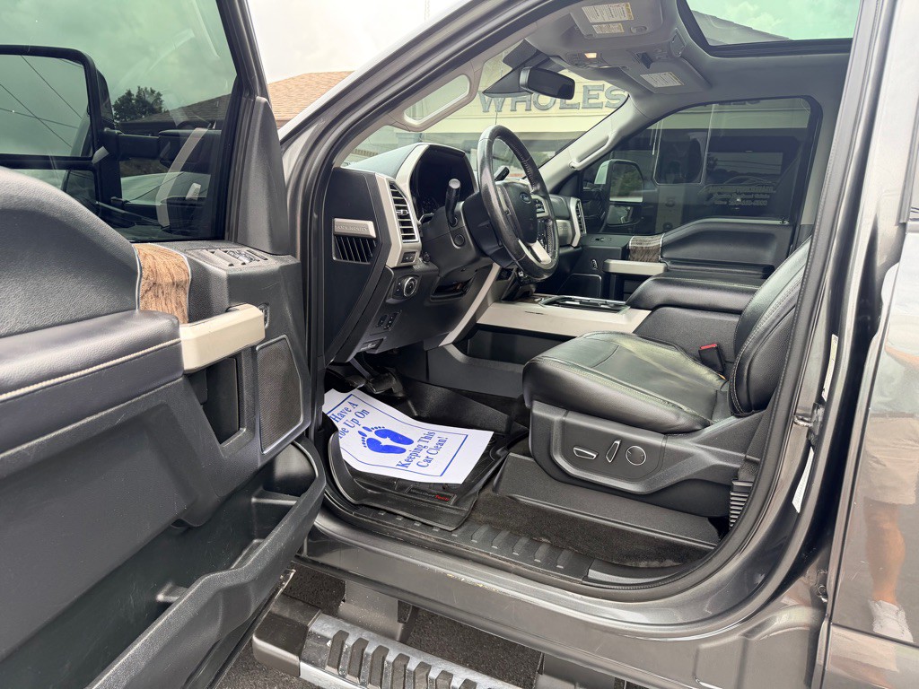 2017 Ford F-250 Image 2