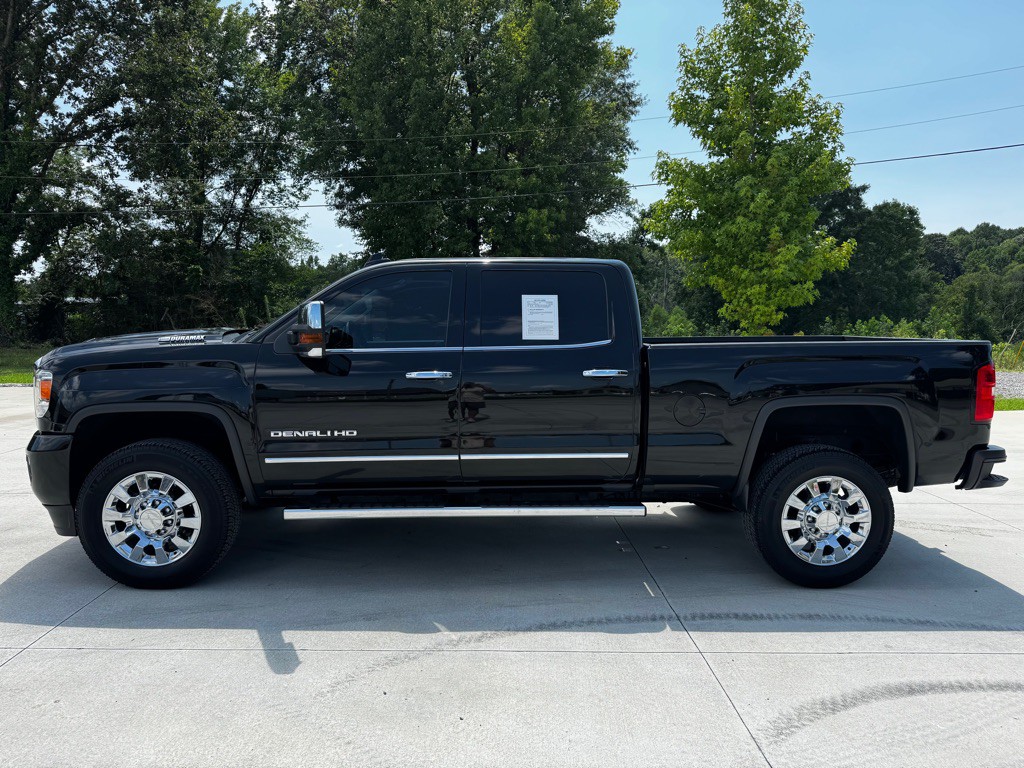 2019 GMC Sierra Image 2