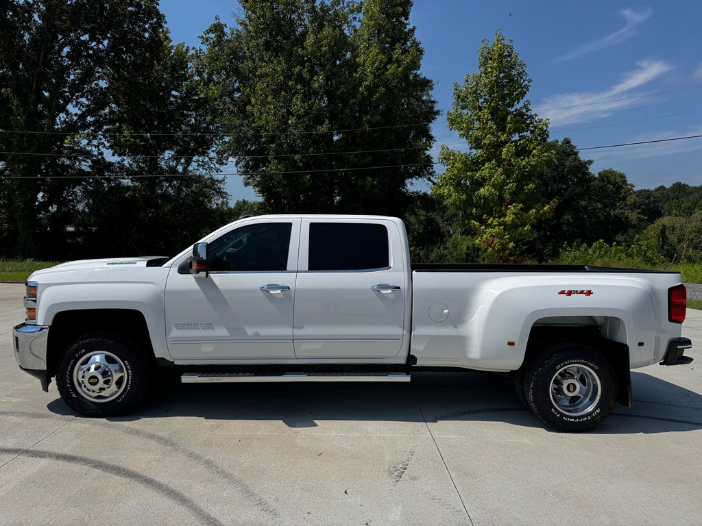 2019 Chevrolet Silverado 1500 Image 2