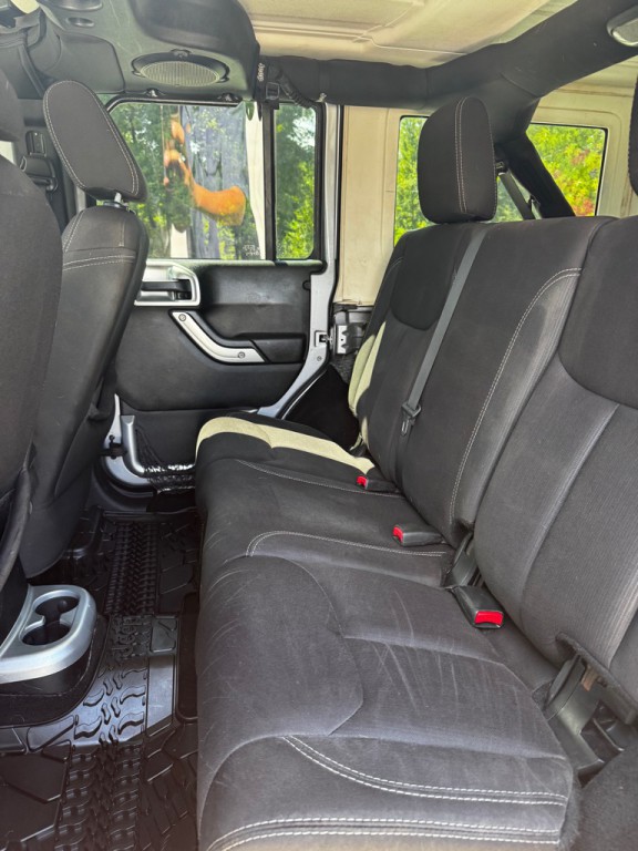 2014 Jeep Wrangler Unlimited Image 16