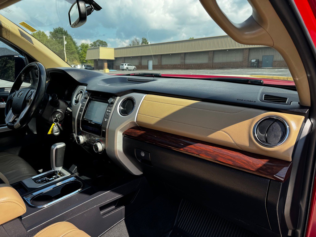 2017 Toyota Tundra Image 23