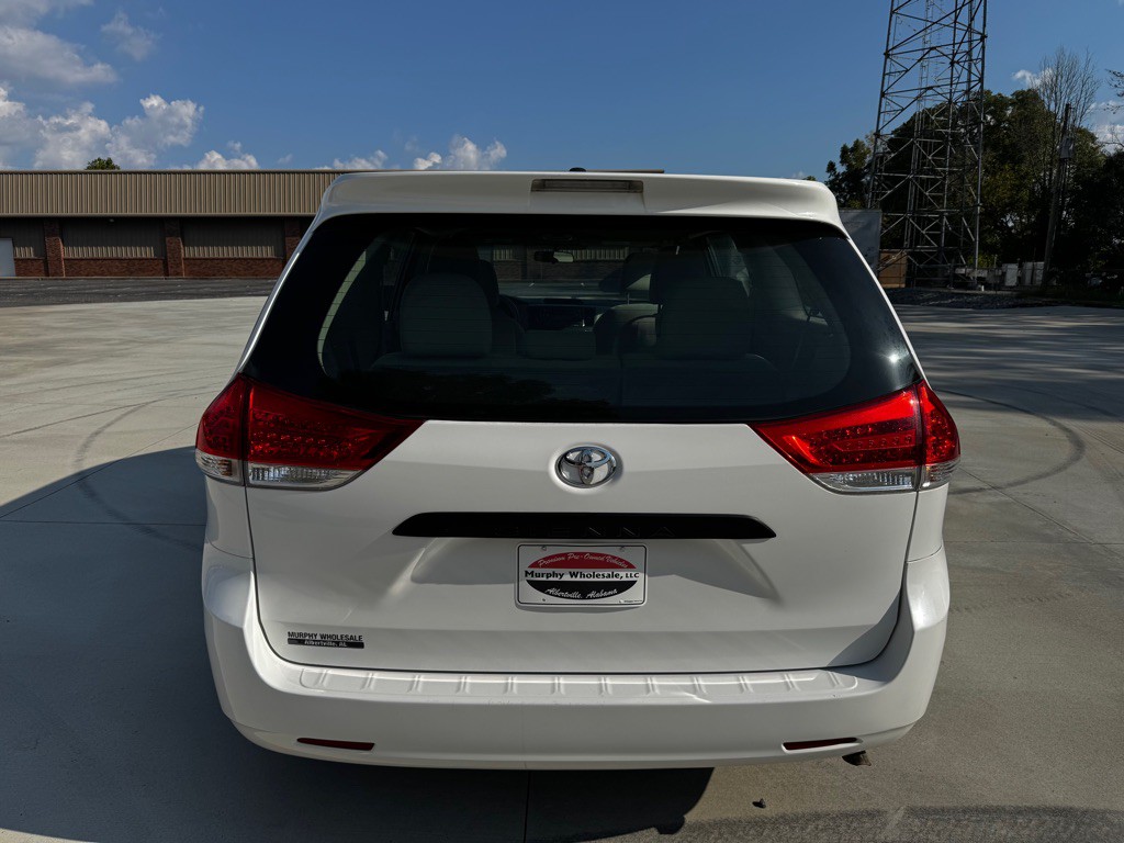 2013 Toyota Sienna Image 4