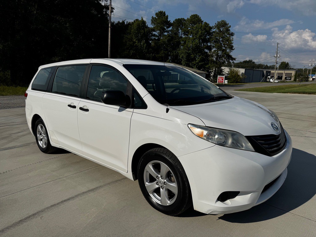 2013 Toyota Sienna Image 7