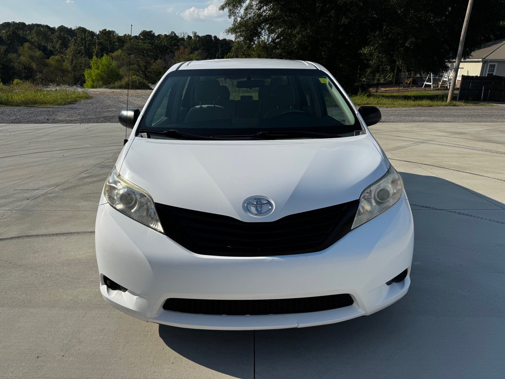 2013 Toyota Sienna Image 8