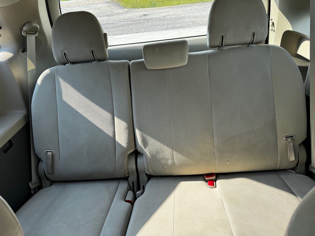 2013 Toyota Sienna Image 14