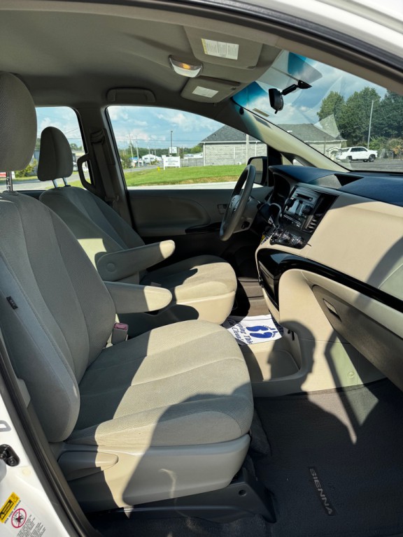 2013 Toyota Sienna Image 20