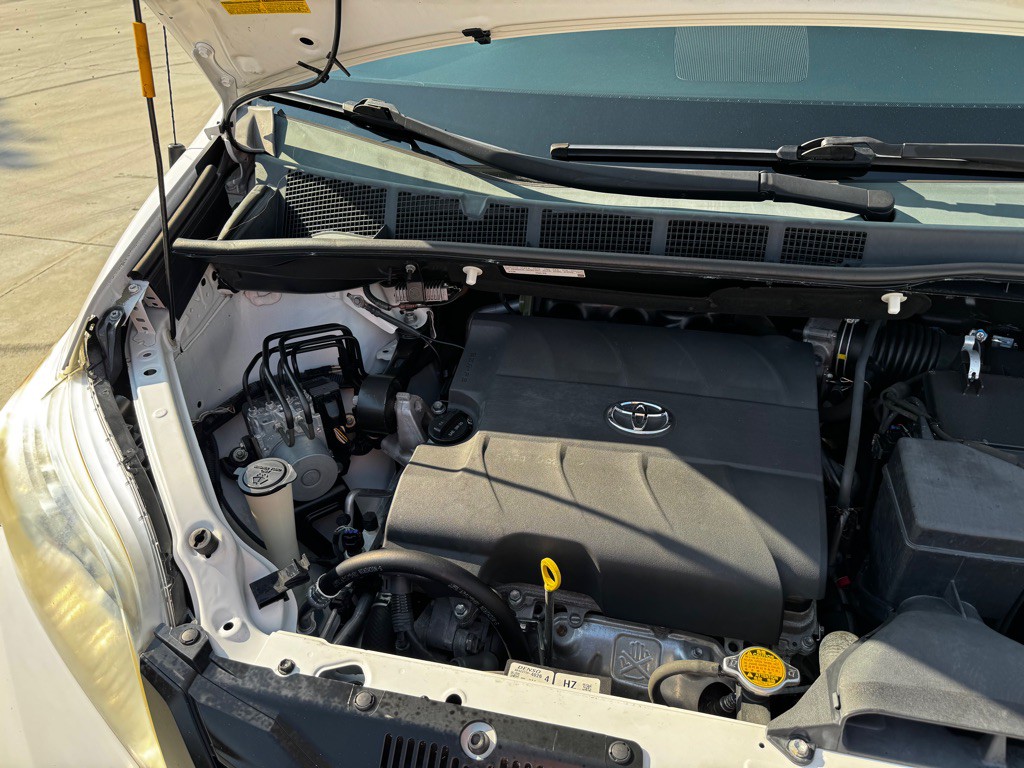 2013 Toyota Sienna Image 24