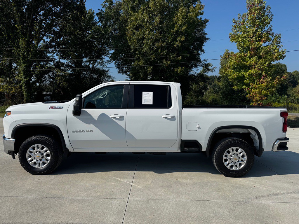 2021 Chevrolet Silverado 1500 Image 2
