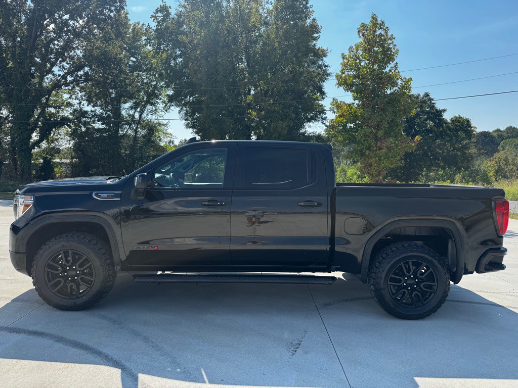 2021 GMC Sierra Image 2