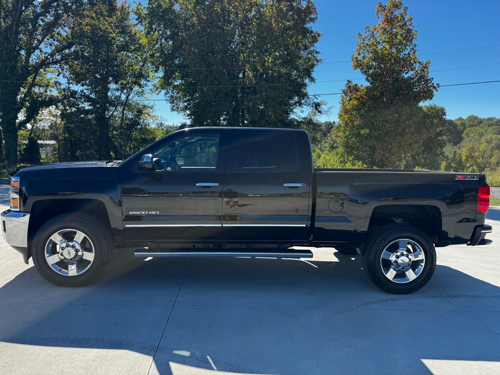 2015 Chevrolet Silverado 1500 Image 2