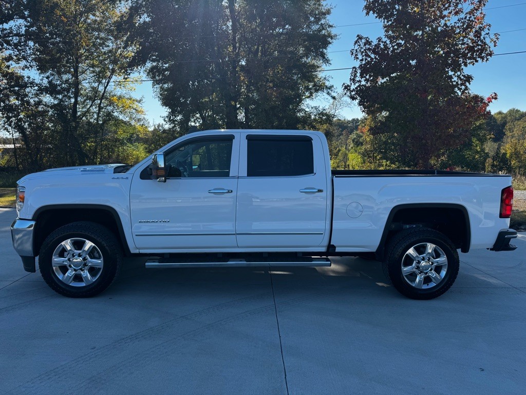 2017 GMC Sierra Image 2