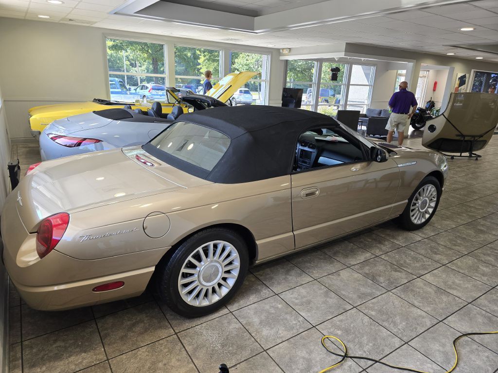 2005 Ford Thunderbird Image 39