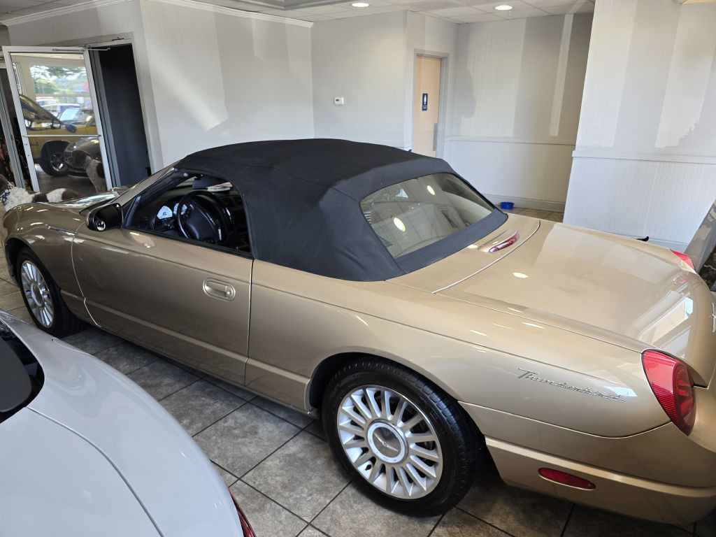 2005 Ford Thunderbird Image 40