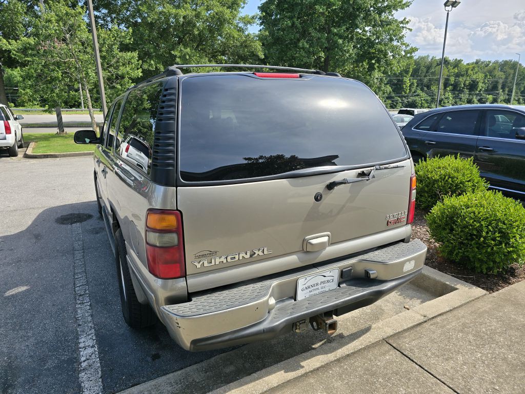 2002 GMC Denali Image 2