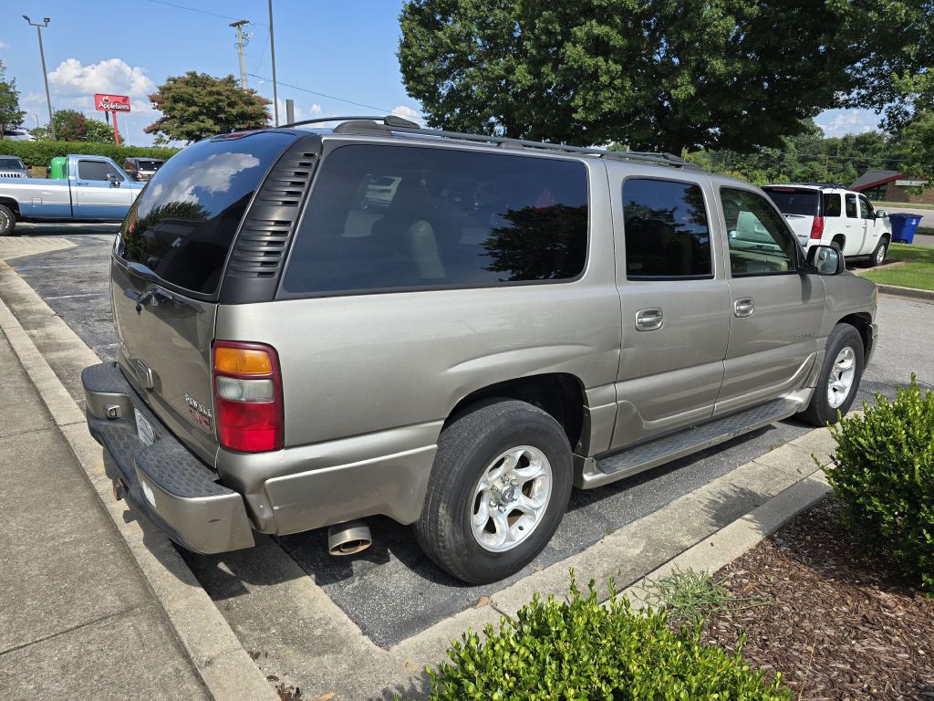 2002 GMC Denali Image 4
