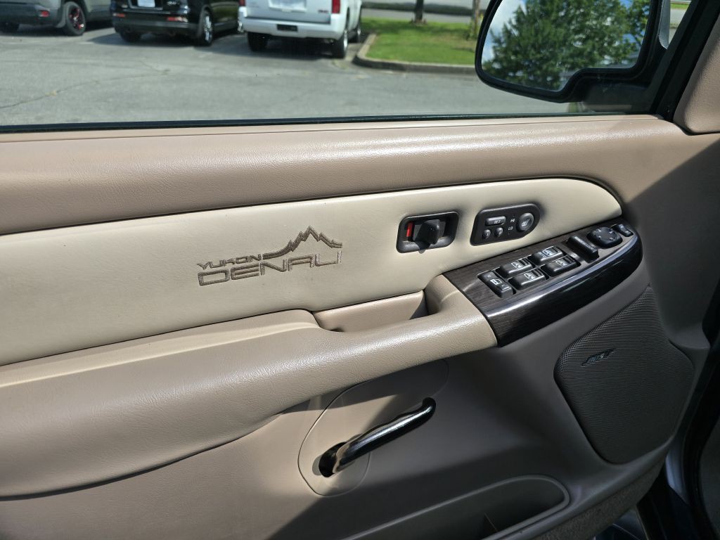 2002 GMC Denali Image 6