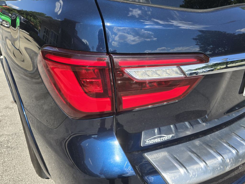 2021 INFINITI QX80 Image 9