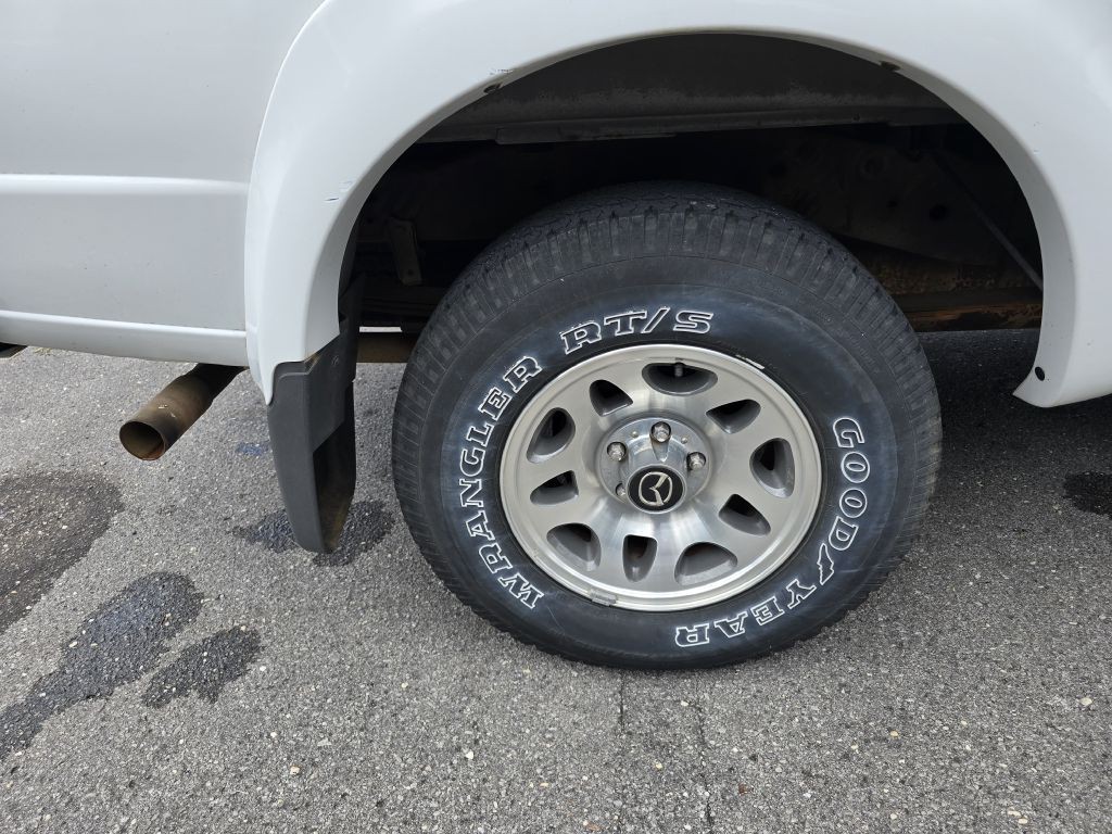 2004 Mazda B-Series Image 12