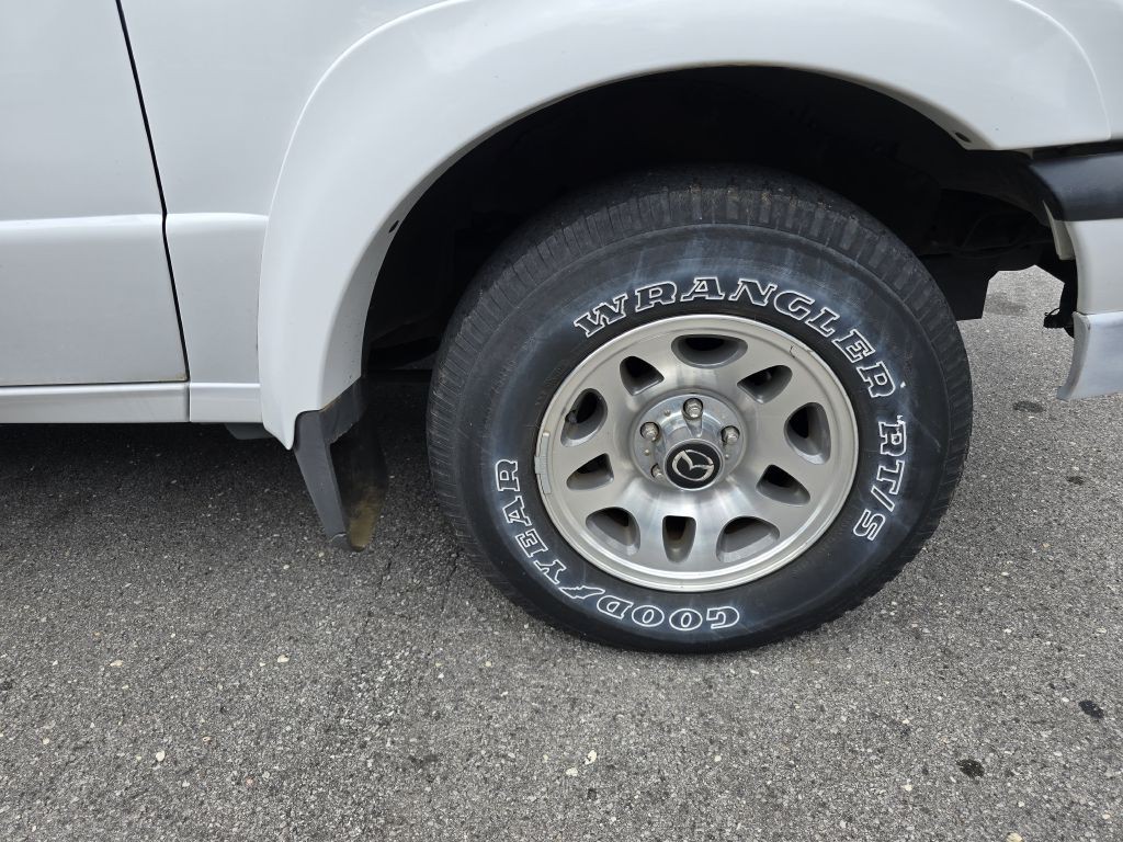 2004 Mazda B-Series Image 13