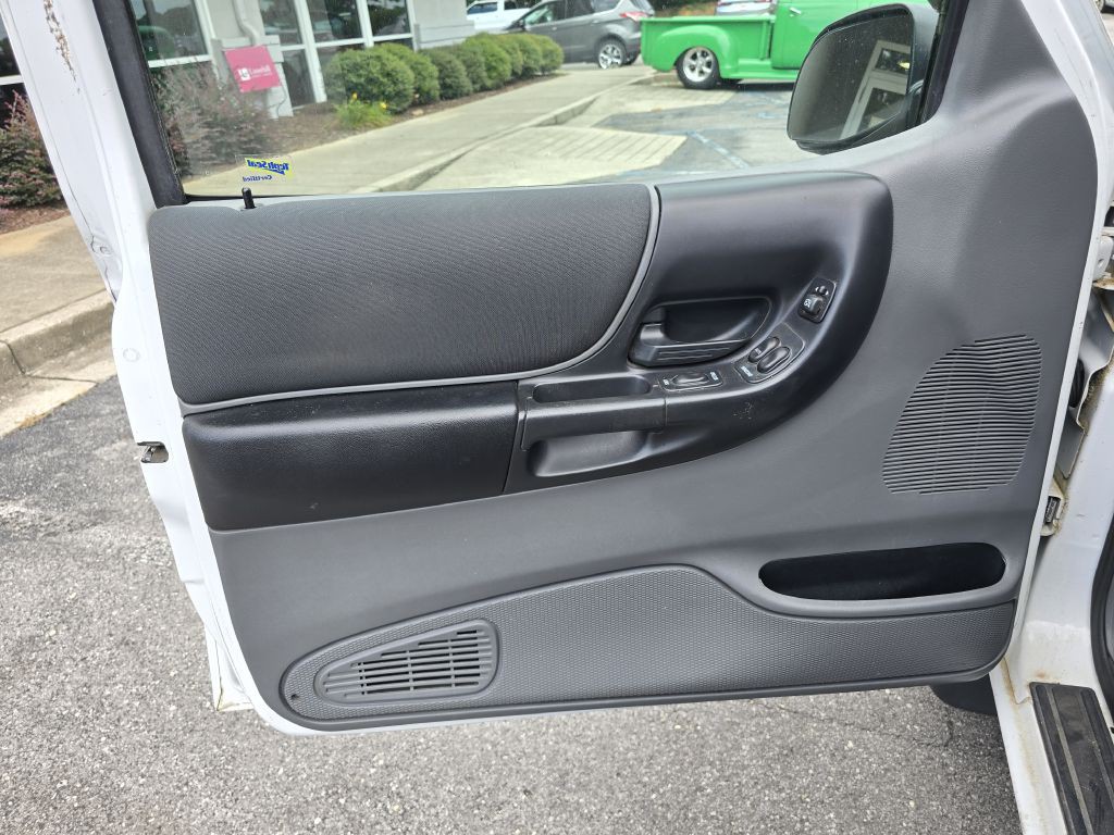 2004 Mazda B-Series Image 16