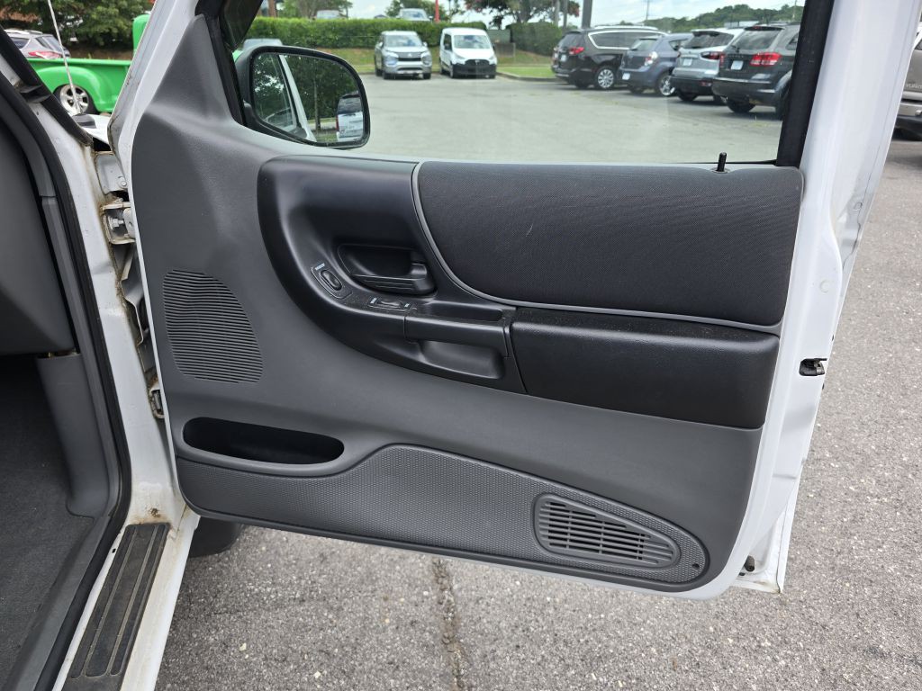 2004 Mazda B-Series Image 20