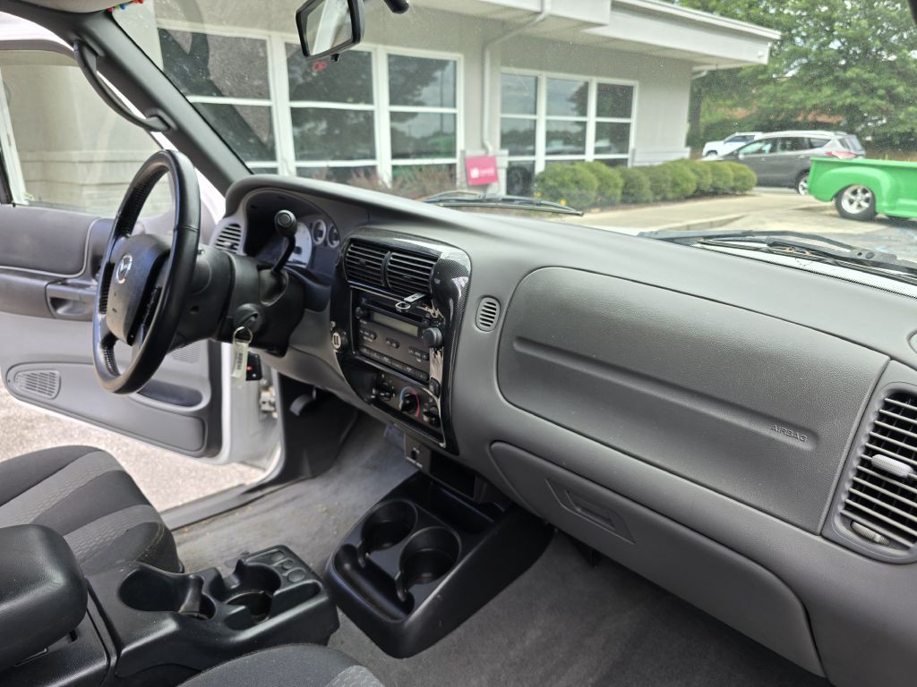 2004 Mazda B-Series Image 21