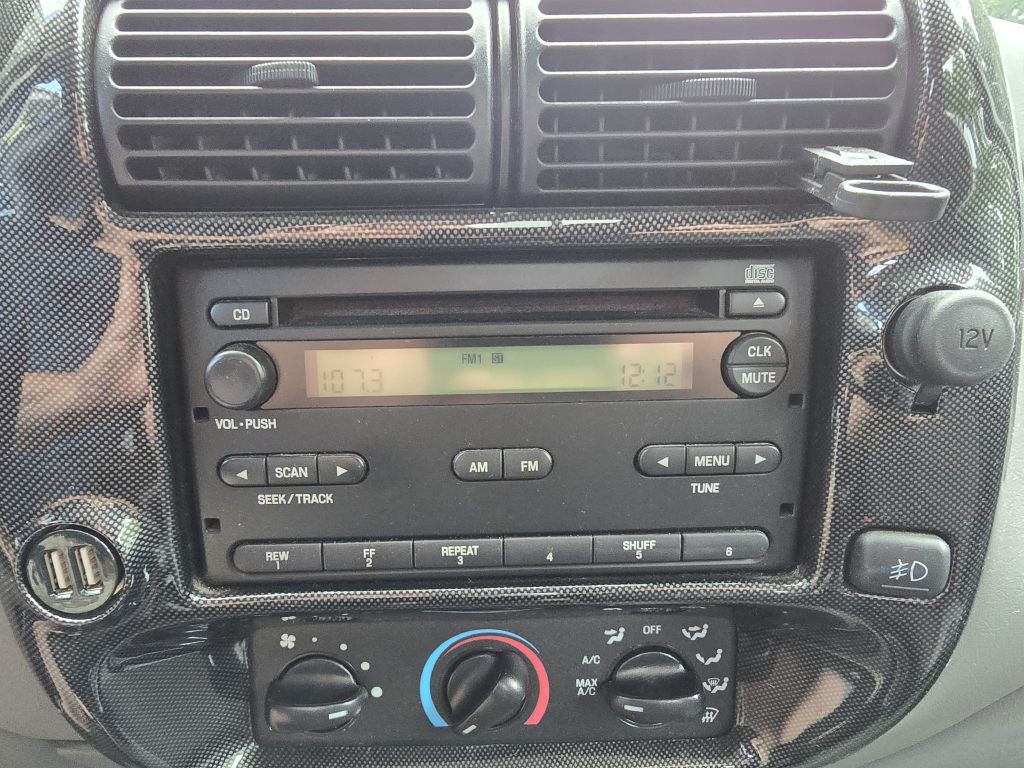 2004 Mazda B-Series Image 28