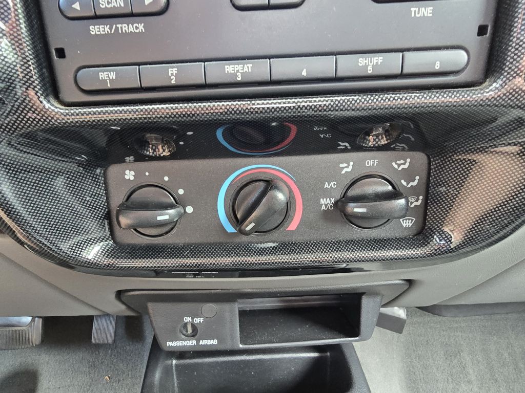 2004 Mazda B-Series Image 29