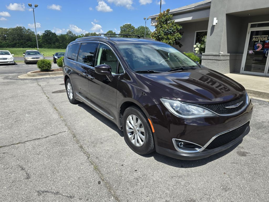 2018 Chrysler Pacifica Image 2