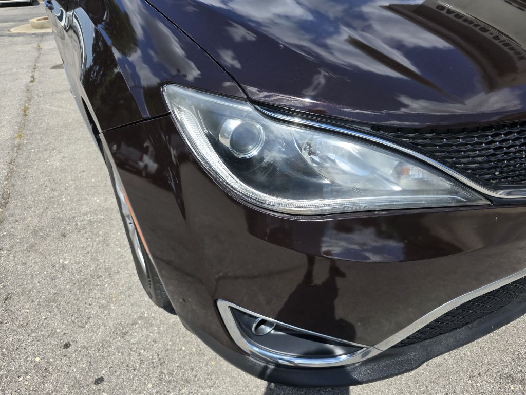 2018 Chrysler Pacifica Image 3