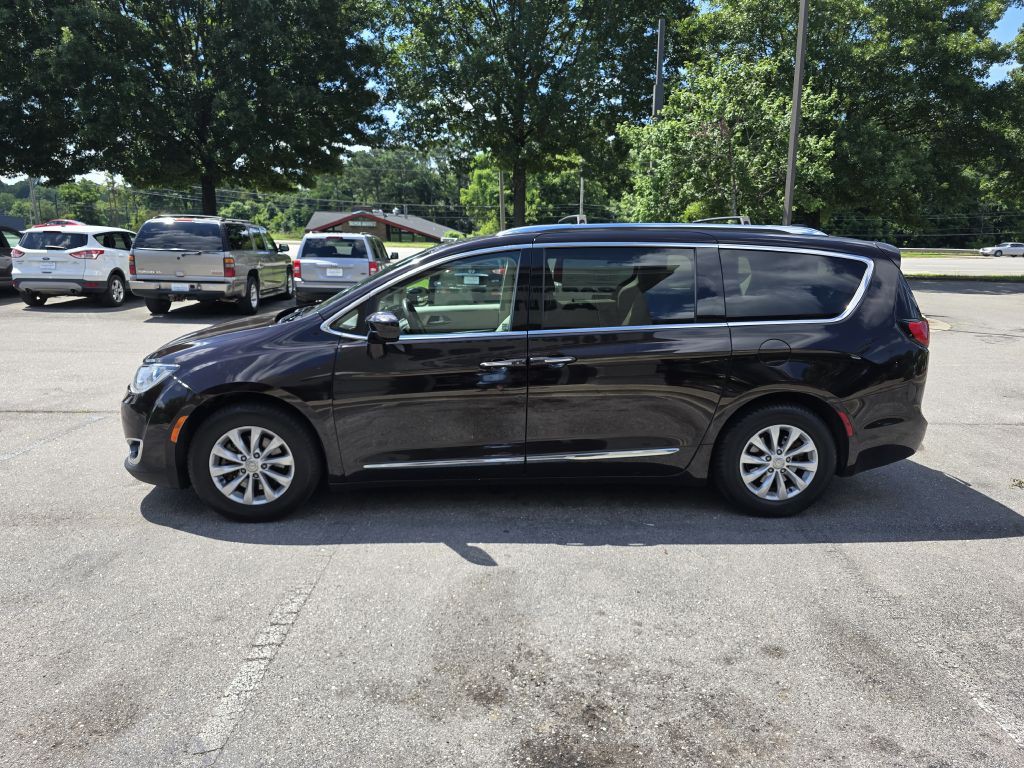 2018 Chrysler Pacifica Image 7