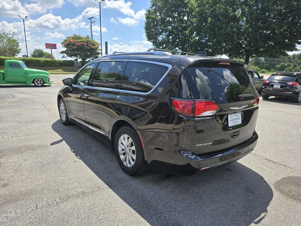 2018 Chrysler Pacifica Image 8