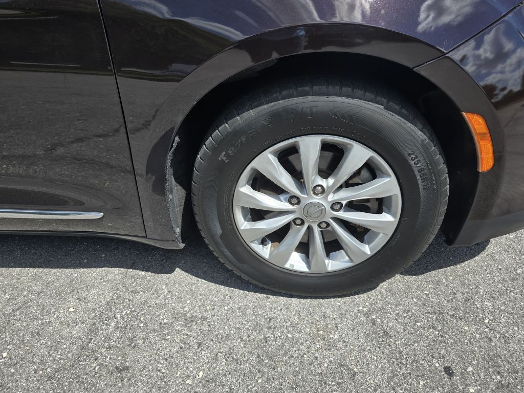 2018 Chrysler Pacifica Image 15