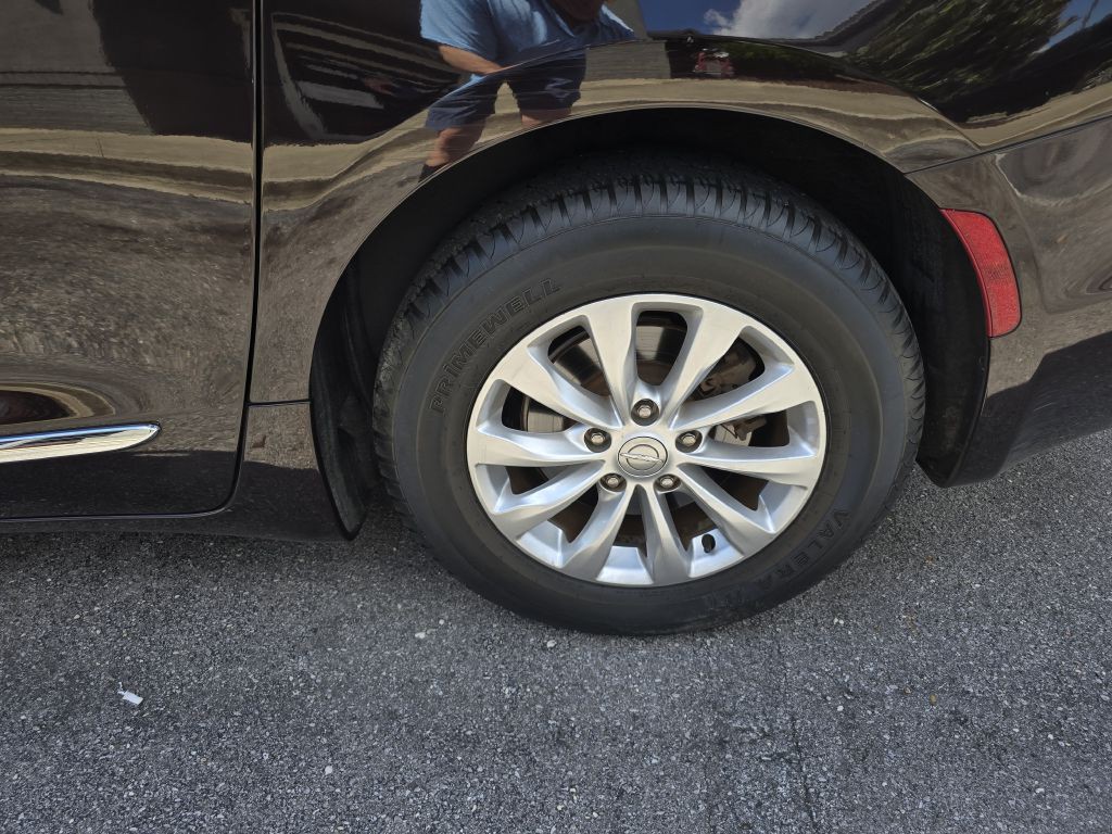 2018 Chrysler Pacifica Image 17