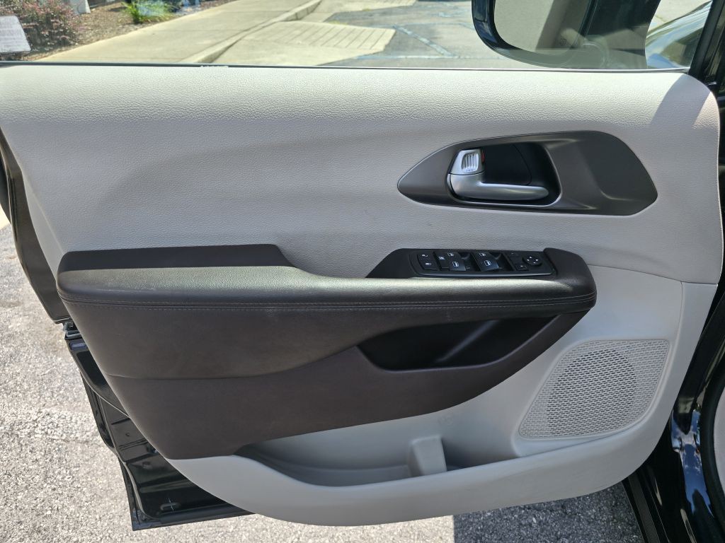 2018 Chrysler Pacifica Image 18