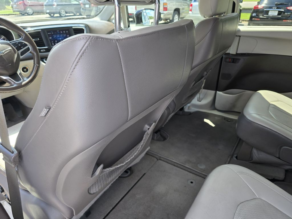 2018 Chrysler Pacifica Image 20