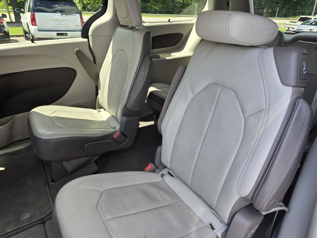 2018 Chrysler Pacifica Image 21