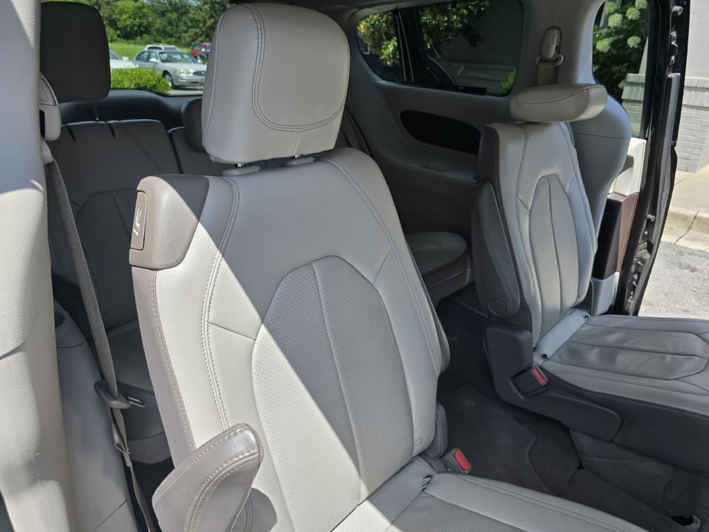 2018 Chrysler Pacifica Image 24