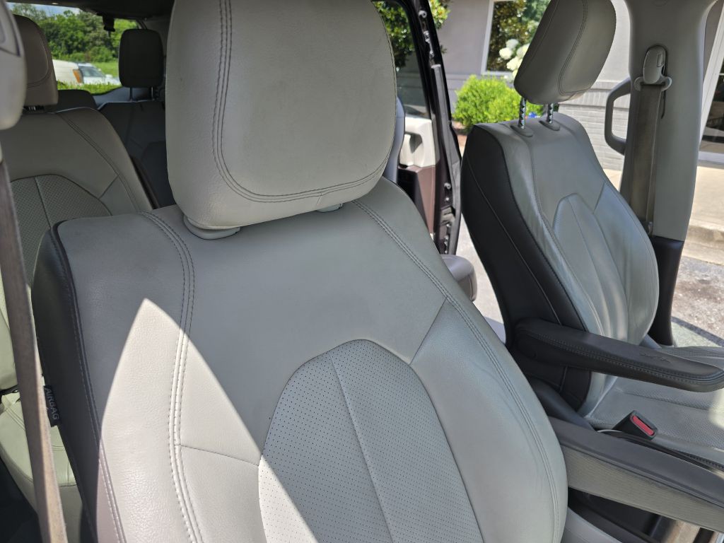2018 Chrysler Pacifica Image 28